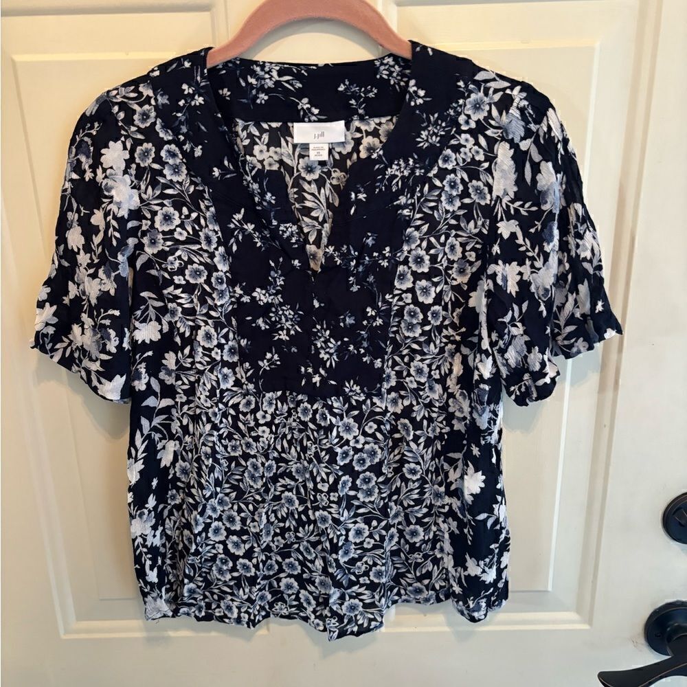 J Jill Navy and White Floral Top size XSP - Picture 5 of 5